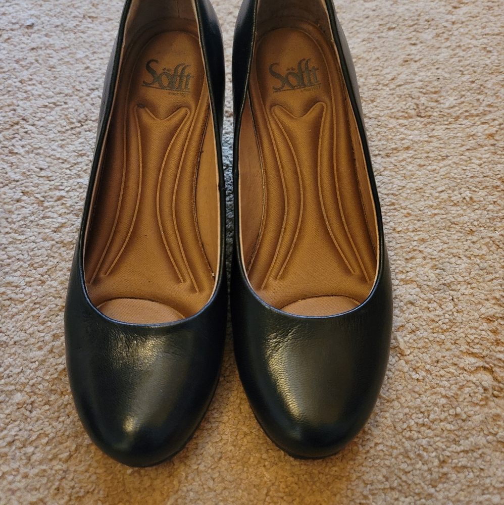 Sofft 7.5M black pumps with leather lining